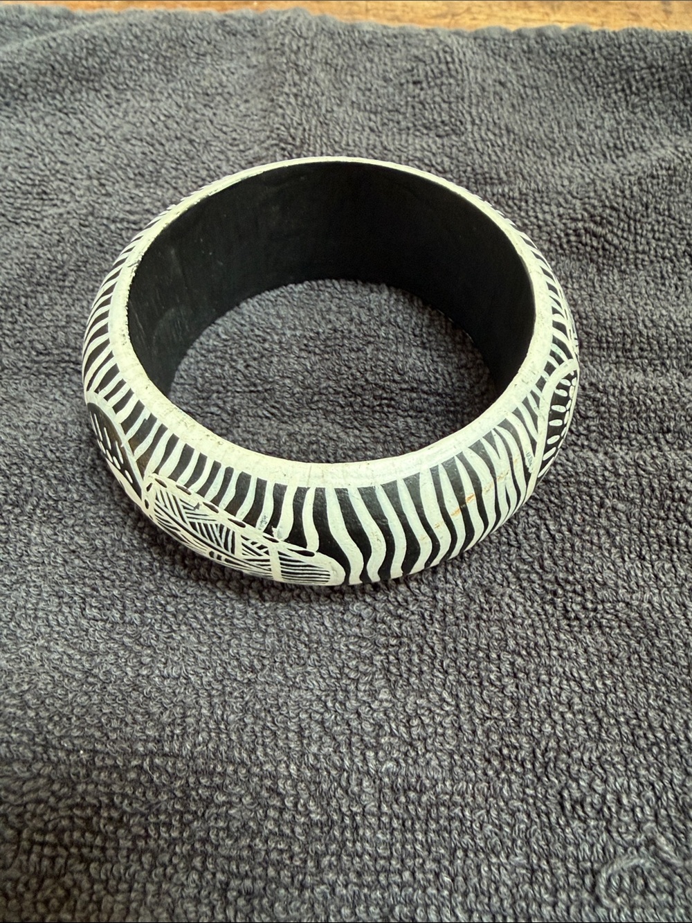 Source Unknown Black and White Zebra-Pattern Wood Bangle
